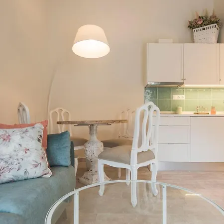 Apartmán Florinda De La Cava - 6 *