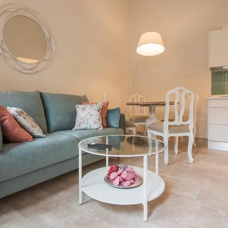 Florinda De La Cava - 6 *